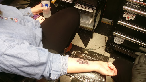 Tattoo Shop «Artistic Tattoo», reviews and photos, 664 W Camelback Rd, Phoenix, AZ 85013, USA