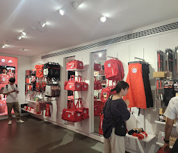 FC Bayern Fan-Shop photo