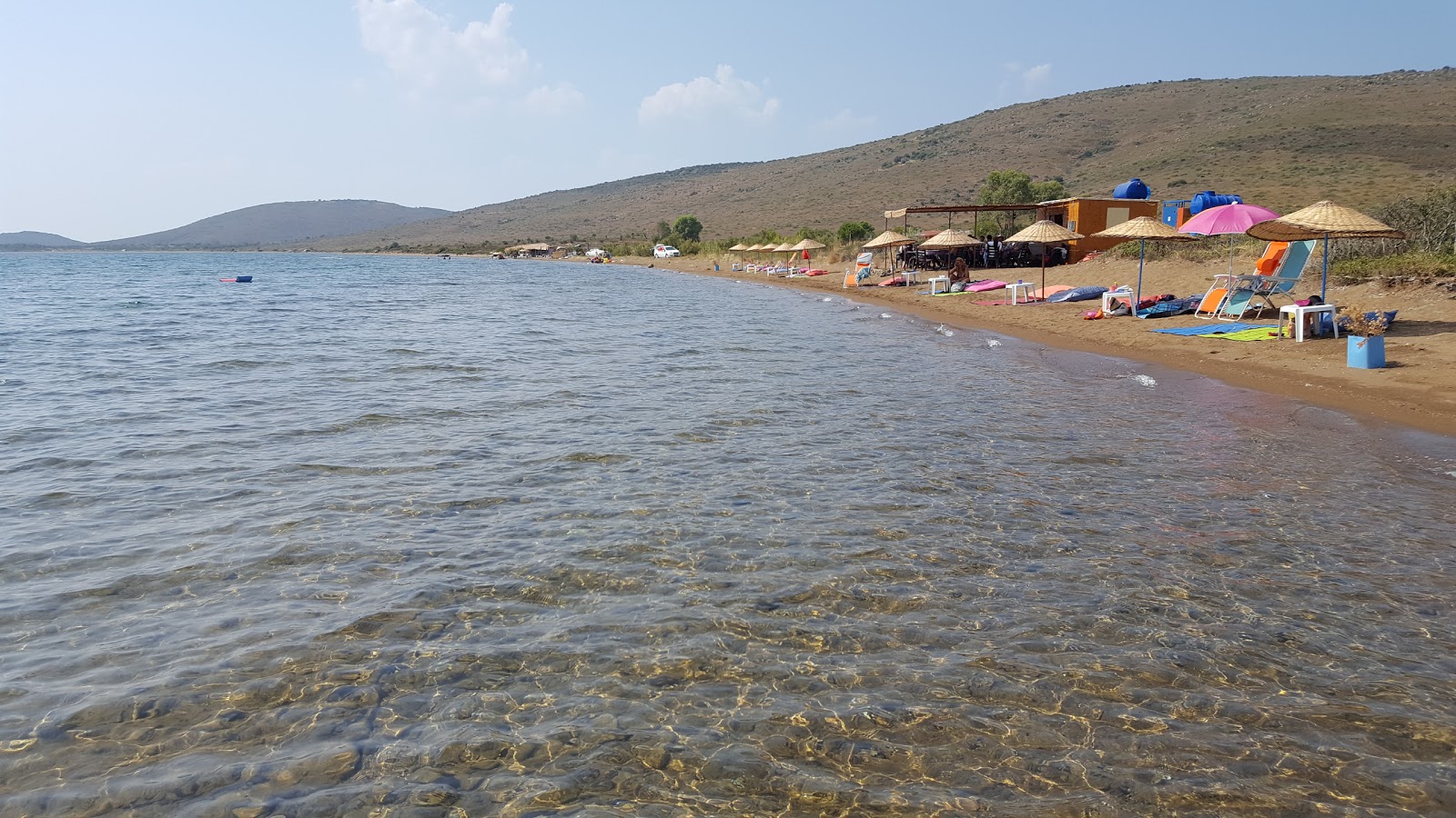 Foto von Alibey beach mit schwarzer sand & kiesel Oberfläche