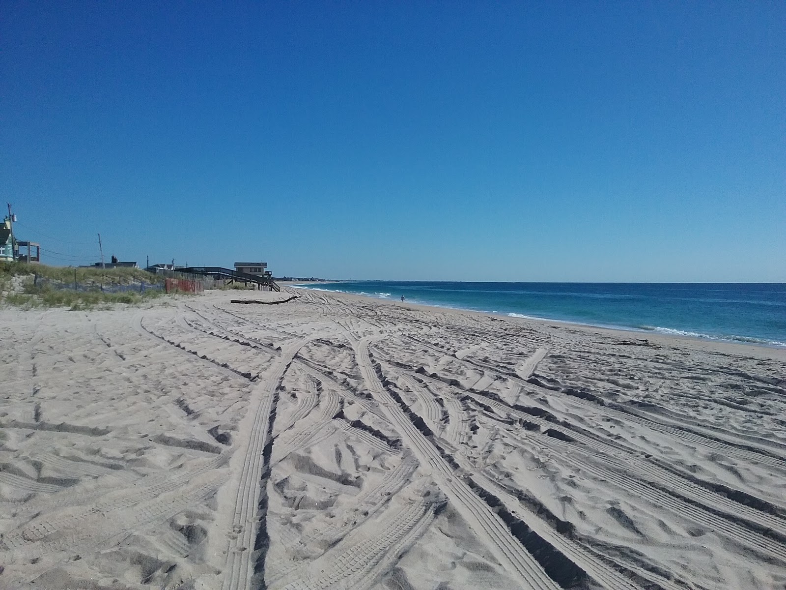 Charlestown Beach的照片 带有碧绿色水表面