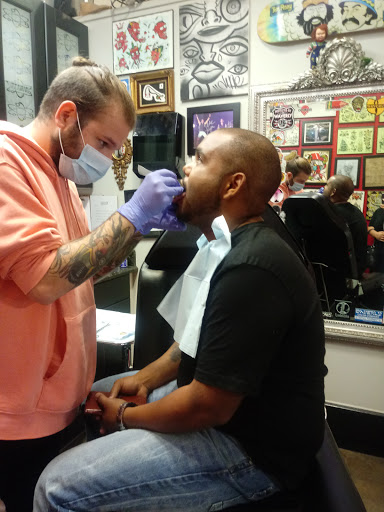 Tattoo Shop «Atomic Tattoos Ybor City», reviews and photos, 1712 E 7th Ave, Tampa, FL 33605, USA