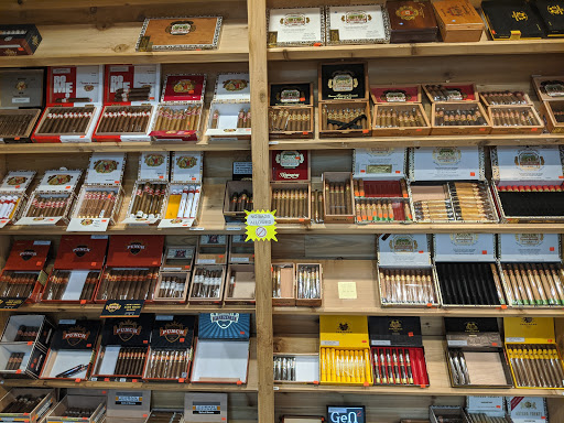 Tobacco Shop «Tundra Smoke Shop», reviews and photos, 2719 S Oneida St, Green Bay, WI 54304, USA
