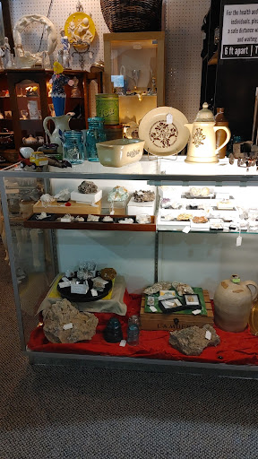 Antique Store «Days Of Olde Antiques & Collectibles At Galloway», reviews and photos, 110 S New York Rd, Galloway, NJ 08205, USA