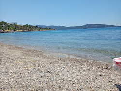 Giritli Plaji'in fotoğrafı uçurumlarla desteklenmiş