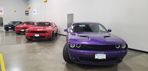 Jeep Dealer «Findlay Chrysler Jeep Dodge RAM INDOOR Dealership», reviews and photos, 25600 SW Parkway Center Dr, Wilsonville, OR 97070, USA