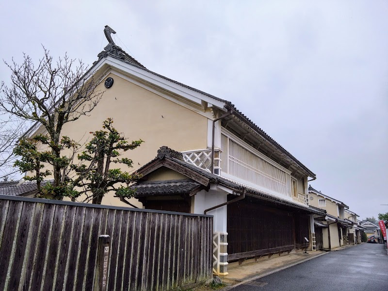 公衆トイレ(町並み駐車場内)