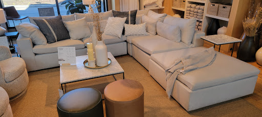 Shopping Mall «North & Sheffield Commons», reviews and photos, 1000 W North Ave, Chicago, IL 60642, USA