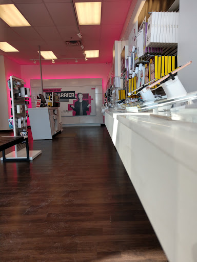 Cell Phone Store «T-Mobile», reviews and photos, 2009 W Broadway Ave #100a, Forest Lake, MN 55025, USA