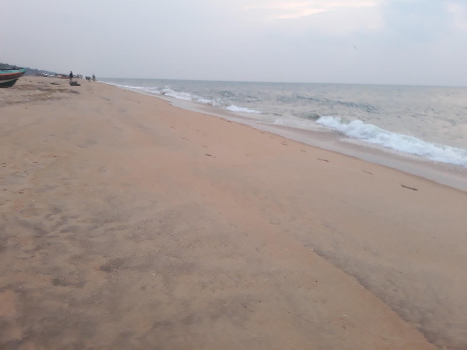 Foto von Thoduwa Beach mit beiger sand Oberfläche