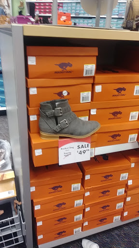 Shoe Store «Shoe Carnival», reviews and photos, 4835 W 77th St, Burbank, IL 60459, USA