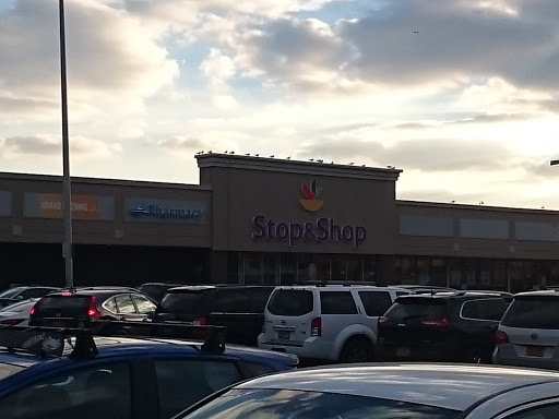 Grocery Store «Stop & Shop», reviews and photos, 31-06 Farrington St, Flushing, NY 11354, USA