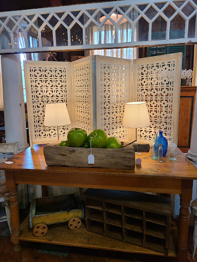 Antique Furniture Store «Hip and Humble», reviews and photos, 401 E Main St, Berryville, VA 22611, USA