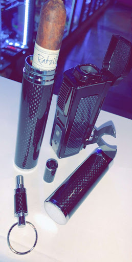 Tobacco Shop «Hollywood Smokes», reviews and photos, 6857 159th St, Tinley Park, IL 60477, USA