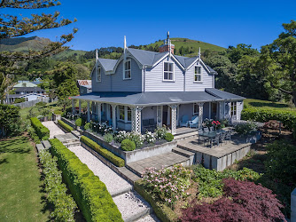 Akaroa House Bed & Breakfast