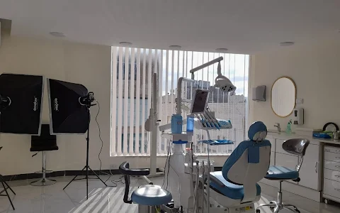 Dr Yousef Zamel Dental Clinic الدكتور يوسف زامل / طب وتجميل الاسنان image