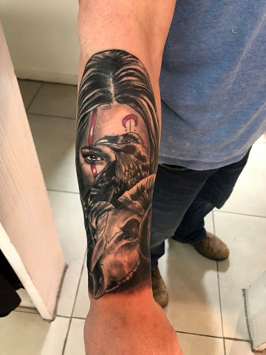 Tattoo Shop «13 Daggers Tattoo Studio», reviews and photos, 2130 Fort Campbell Blvd suite c, Clarksville, TN 37042, USA