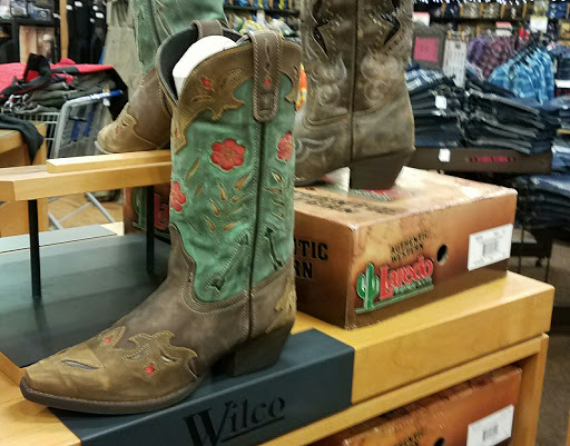 Animal Feed Store «Wilco Farm Store», reviews and photos, 2300 E Hancock St, Newberg, OR 97132, USA