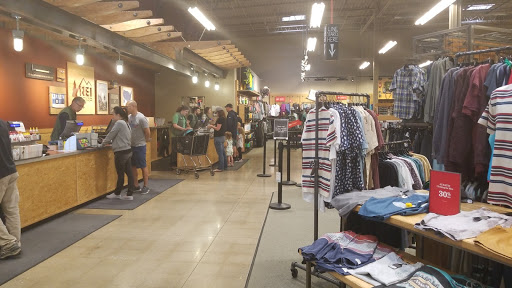 Camping Store «REI», reviews and photos, 17W160 W 22nd St, Oakbrook Terrace, IL 60181, USA