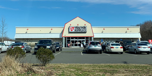 Tractor Supply Co., 2945 Boston Post Rd, Guilford, CT 06437, USA, 