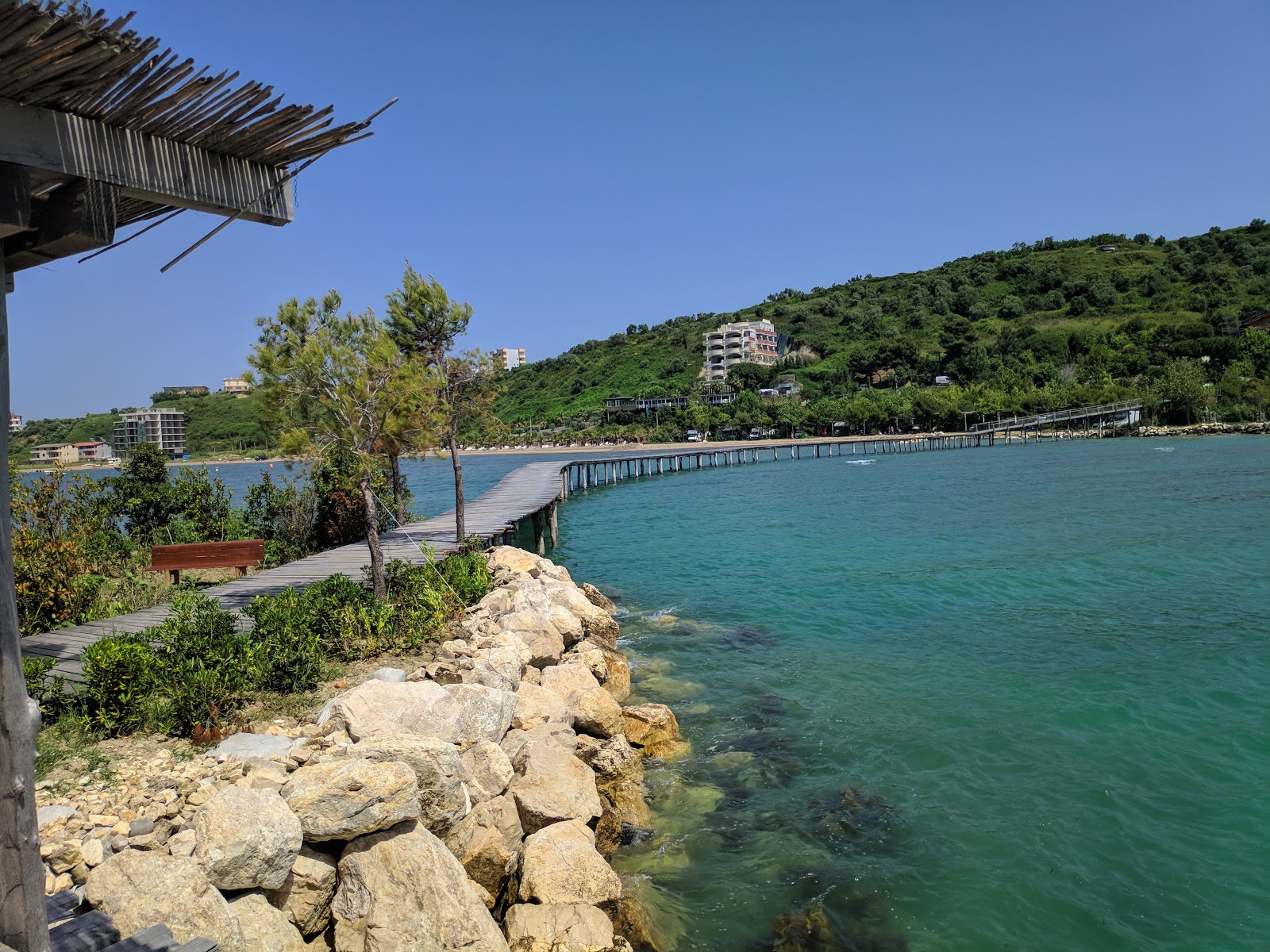 Photo de Karpen beach avec un niveau de propreté de sale