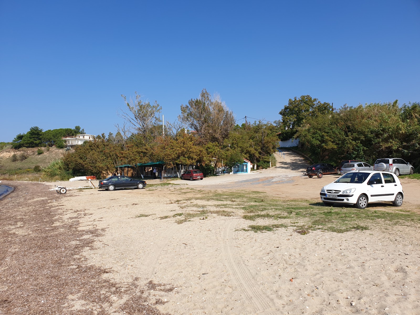 Foto van Toulumba beach met blauw water oppervlakte