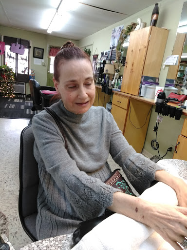 Hair Salon «Creative Styles Hair Salon», reviews and photos, 19 E Jarrard St, Cleveland, GA 30528, USA