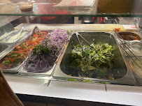 Bar à salade du Restaurant allemand Sürpriz - Berliner Kebab à Paris - n°5