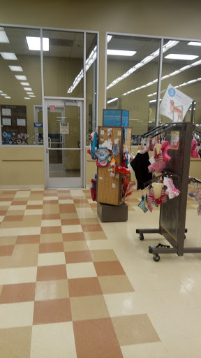 Pet Supply Store «Petco Animal Supplies», reviews and photos, 210 Nut Tree Pkwy, Vacaville, CA 95687, USA