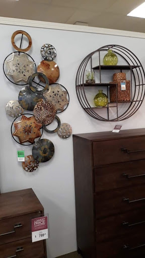 Furniture Store «Raymour & Flanigan Furniture and Mattress Store», reviews and photos, 2780 W Ridge Rd, Rochester, NY 14626, USA