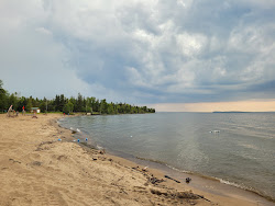 Φωτογραφία του Thunder Bay beach με μια ευθεία ακτογραμμή
