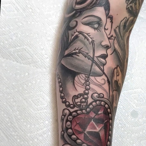 Vertigo Gallery Tattoo, 17645 SE Stark St, Portland, OR 97233, USA, 