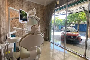 Dokter gigi SAY dental care pandeyan jogja image
