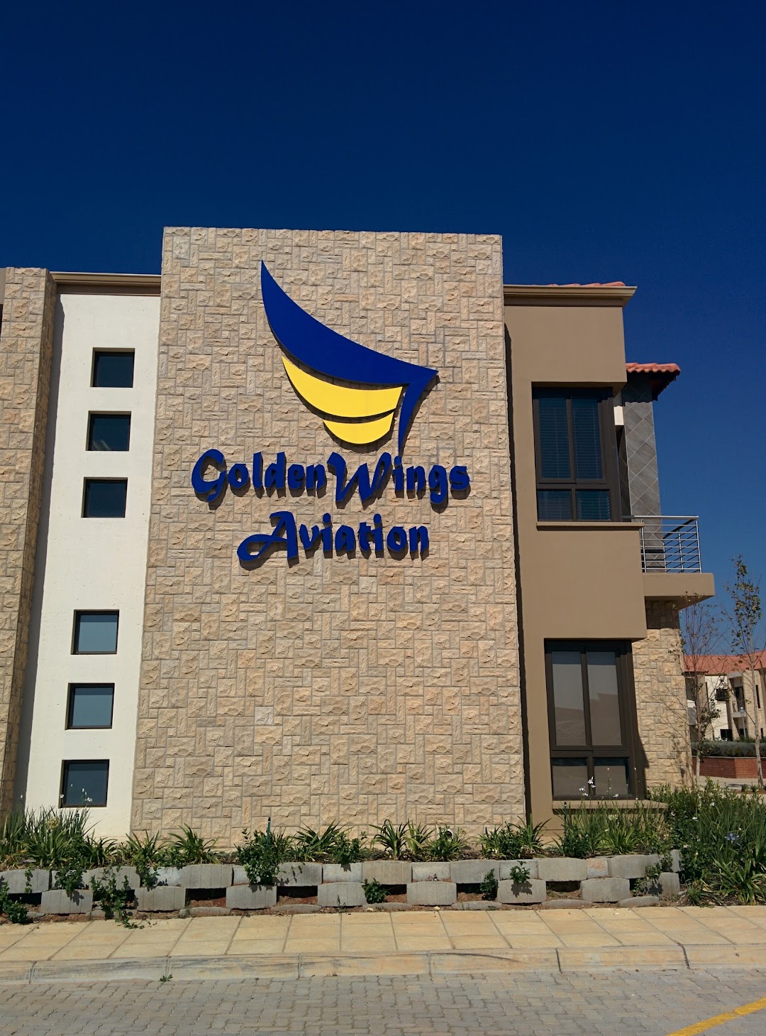 GoldenWings Aviation