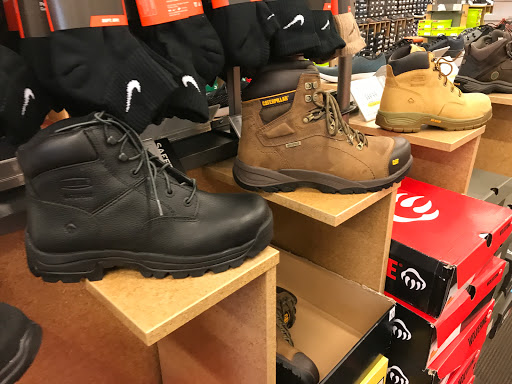Shoe Store «DSW Designer Shoe Warehouse», reviews and photos, 1650 Airport Blvd #350, Pensacola, FL 32504, USA