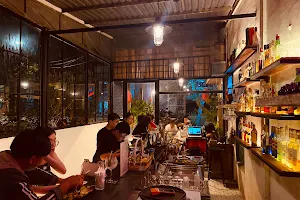 Tiệm Ba Khoang - Cocktail & Chill image
