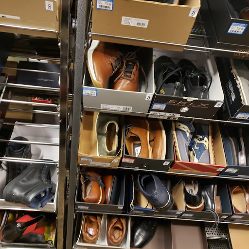 Shoe Store «DSW Designer Shoe Warehouse», reviews and photos, 1 Worcester Rd, Framingham, MA 01701, USA