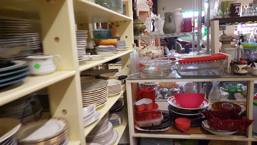 Used Clothing Store «T.E.A.M. Resale Shop», reviews and photos, 300 W Main St, Tomball, TX 77375, USA