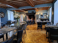 Atmosphère du Restaurant Auberge des Bonnes Gens à Saint-Sauveur-Villages - n°2