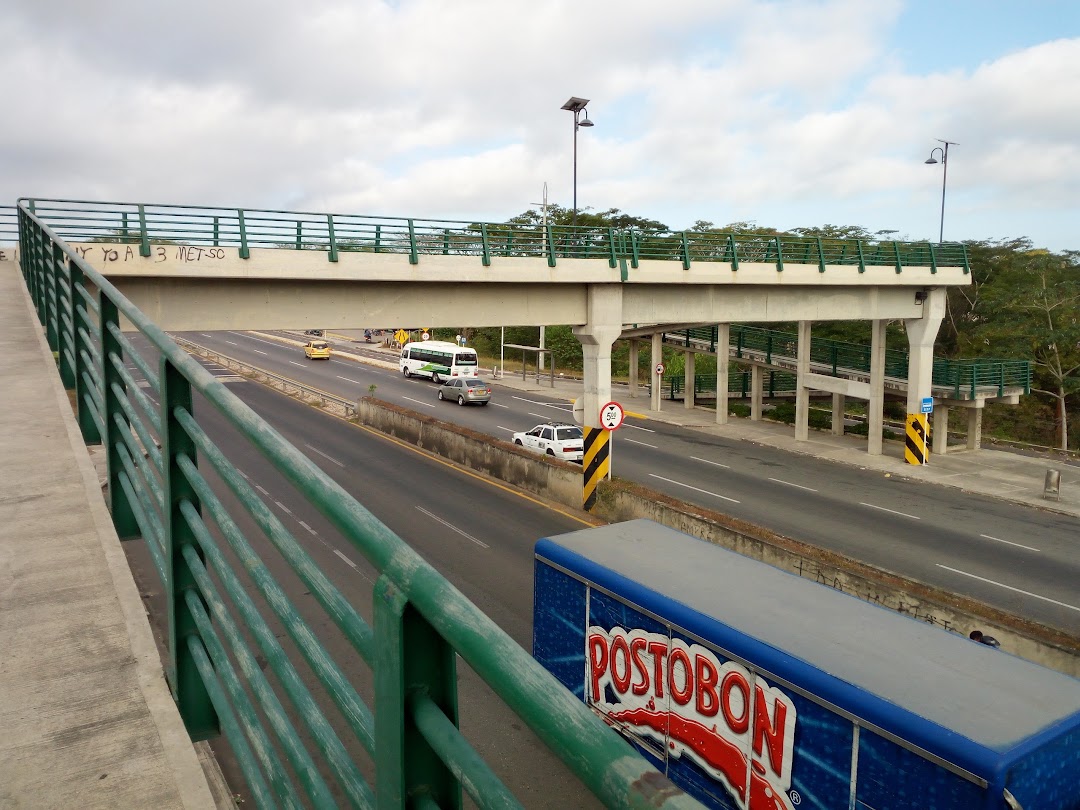 Puente Peatonal - Corporación Universitaria Del Caribe - CECAR