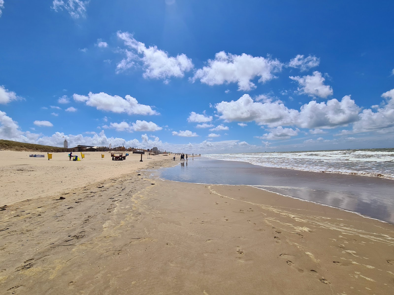 Foto van Noordwijk aan Zee met helder zand oppervlakte