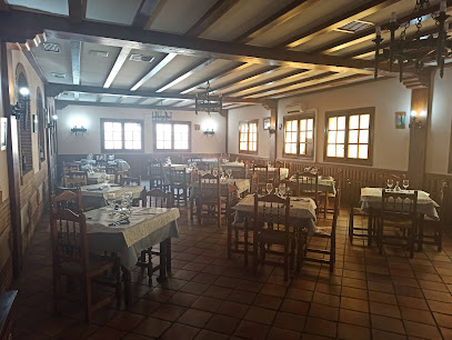 Restaurante El Puchero - C. Inés Lozano, 1, 40450 Nava de la Asunción, Segovia, Spain