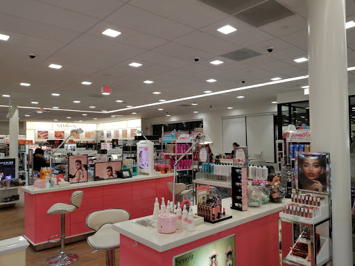 Hair Salon «Ulta Beauty», reviews and photos, 700 N Milwaukee Ave #117, Vernon Hills, IL 60061, USA