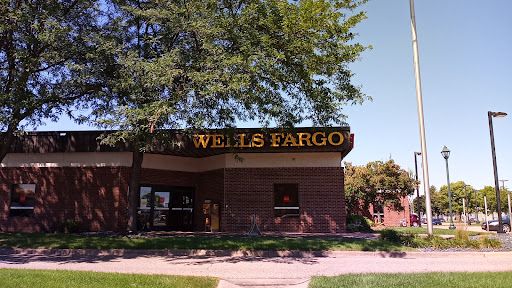 Wells Fargo Bank, 407 Pine St, Monticello, MN 55362, Bank