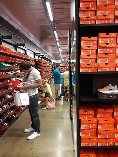 Sporting Goods Store «Nike Factory Store», reviews and photos, 1 Outlet Blvd #600, Wrentham, MA 02093, USA
