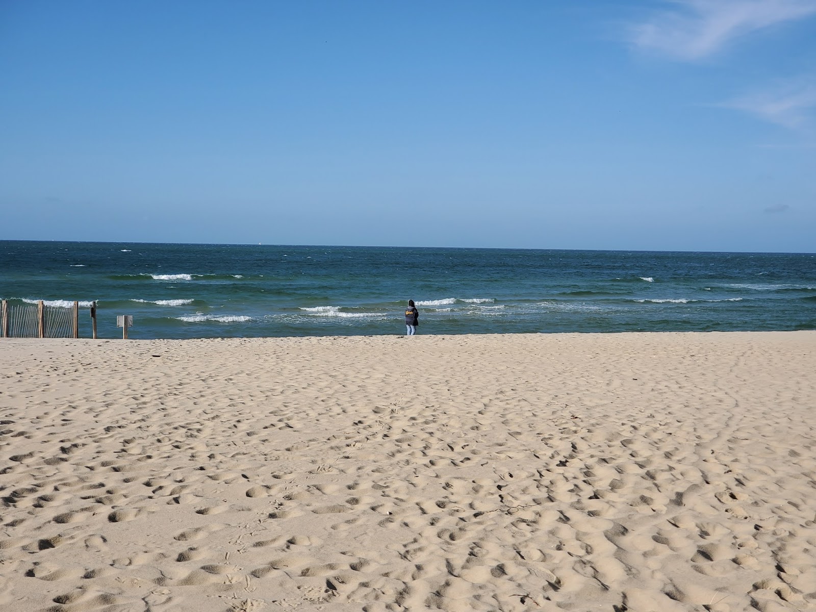 Jetties Beach'in fotoğrafı - rahatlamayı sevenler arasında popüler bir yer