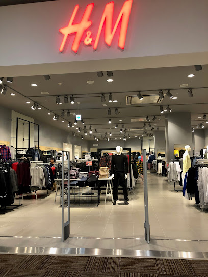 H&M / エイチ・アンド・エム イオンモール筑紫野店