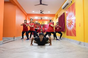 মুন light yoga & zumba school image