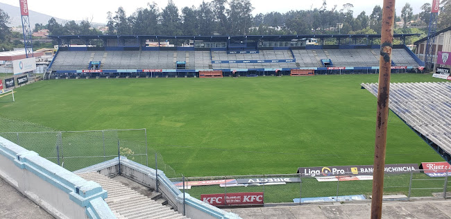 Opiniones de Liga Barrial ''El Carmen'' en Quito - Campo de fútbol
