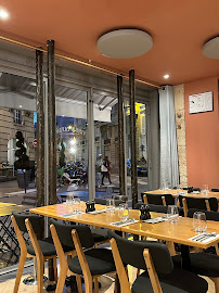 Atmosphère du Restaurant ZINCOU - Vins & Tapas à Paris - n°10