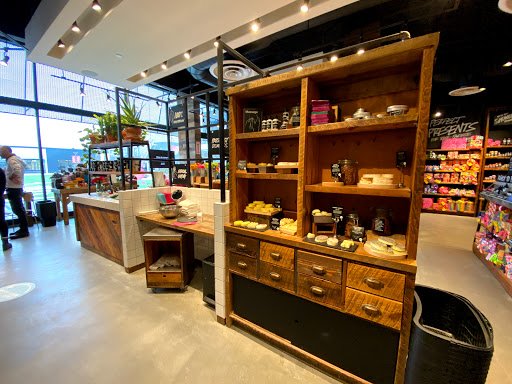 Cosmetics Store «LUSH Fresh Handmade Cosmetics», reviews and photos, 51 Oakbrook Center, Oak Brook, IL 60523, USA
